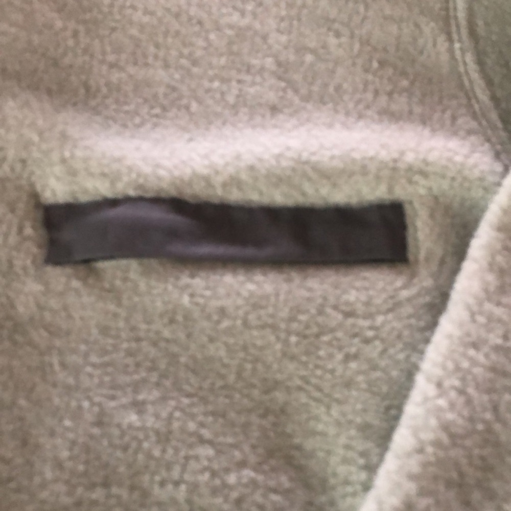 Fleece pullover.. - Picture 3 of 4